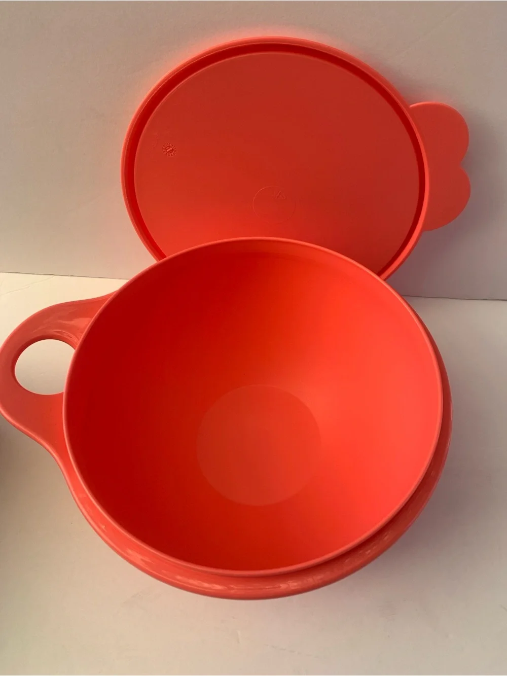 Tupperware Coral-Red Portable Bowl with Loop Lid 1.4L 6 Cup